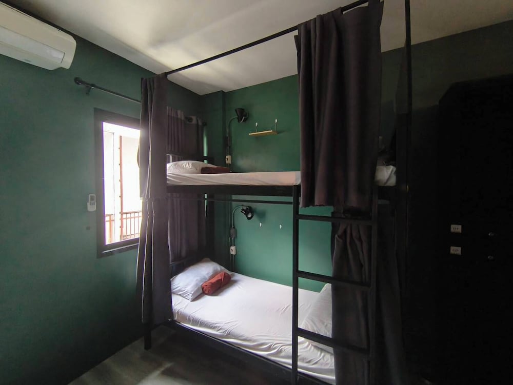 Nimman Nest Hostel & Cafe