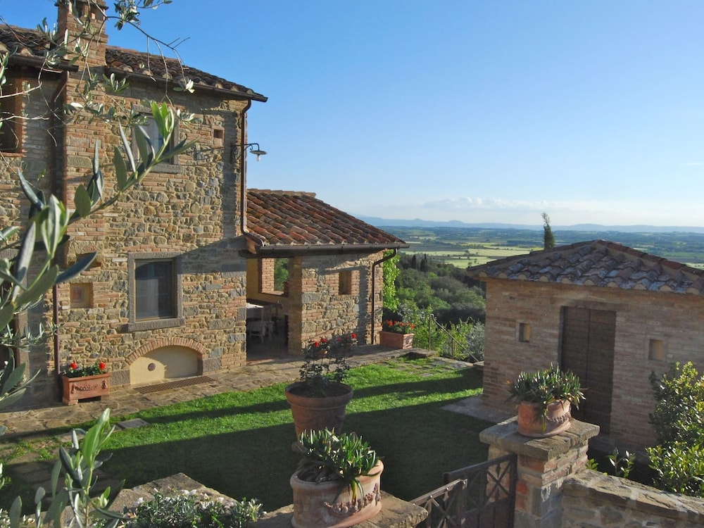 Holiday Home in Cortona photo 2