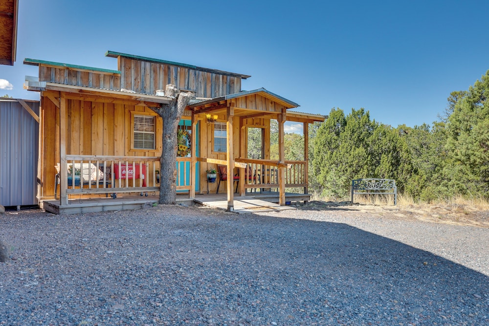 Quiet Eagar Retreat Near Lakes, Hiking & Hunting!