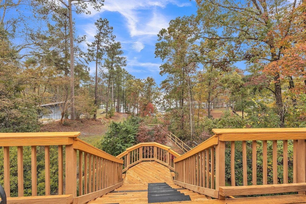 Lux Lake House W/pool & Dock On Deep Water Cove! 4 Bedroom Home