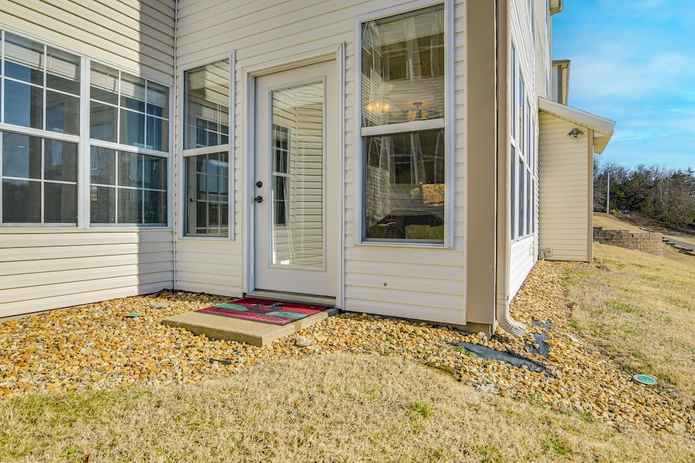 On Thousand Hills Golf Course: Condo w/ Sunroom