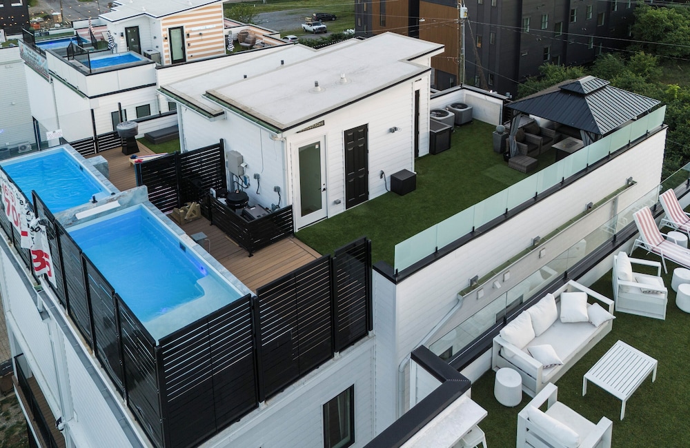 Large Groups - Rooftop Pools - Sleeps 24