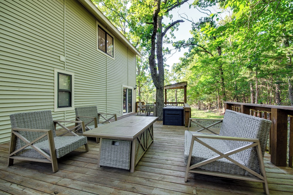 Walk to Pomme de Terre Lake: Pet-friendly Escape