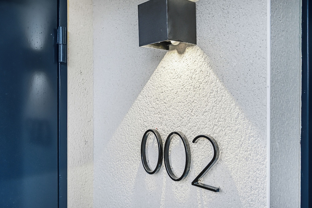 JIJI Suites