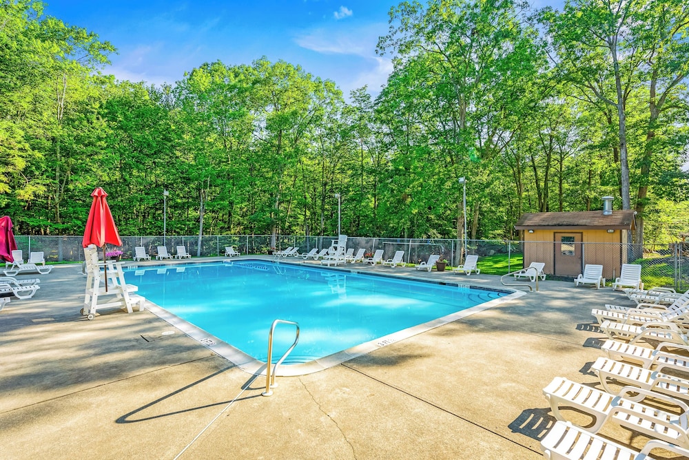 Private Yard, Playset: Family Home in Penn Estates