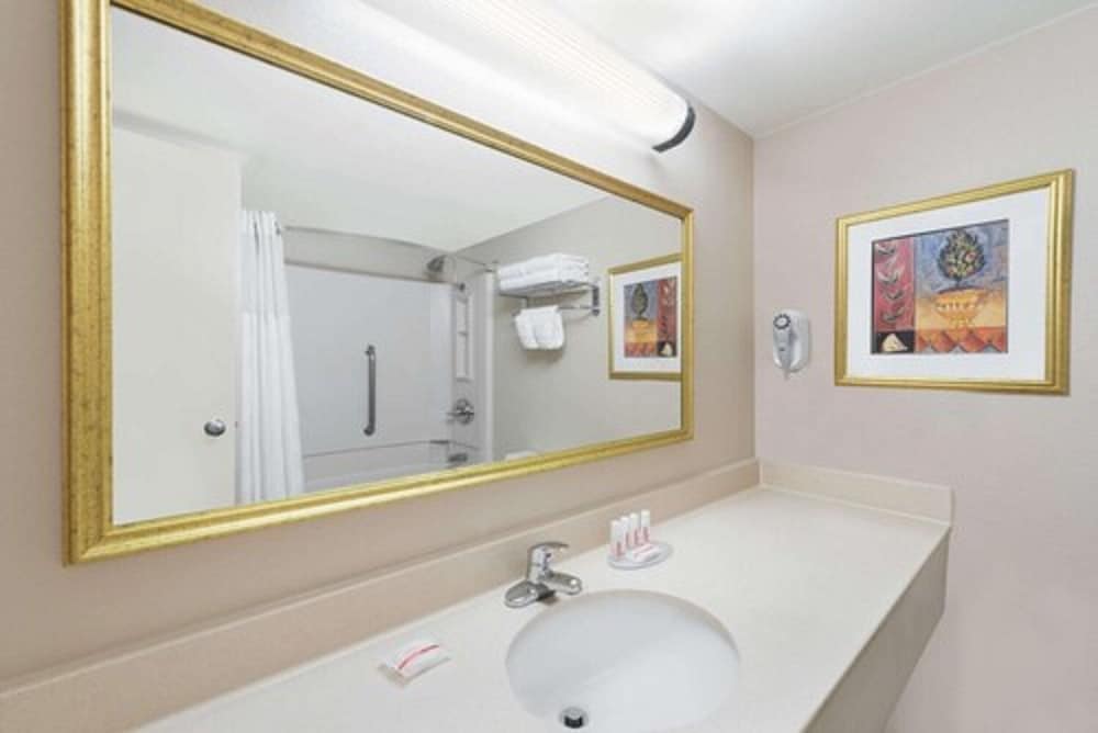 Laredo Vacations - Hotel Ava - Property Image 11