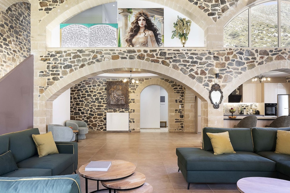 Villa Pasiphae - With Private Heated Pool