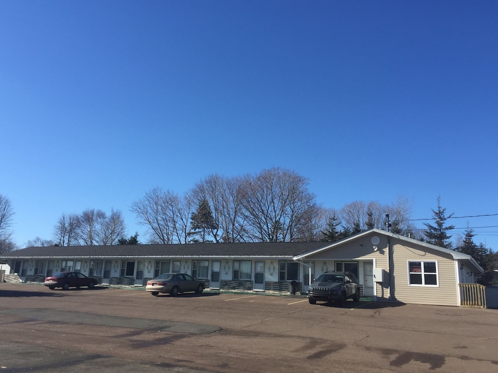Cornwall Vacations - The White Horse Motel - Property Image 12