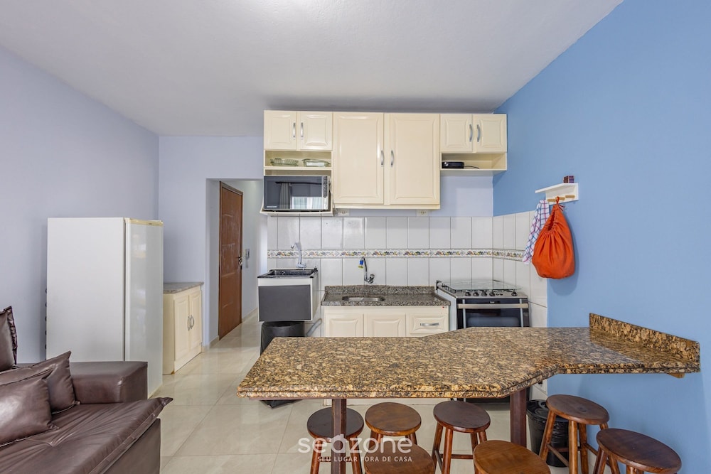 Beachfront Apartment in BC Great Location Eit302