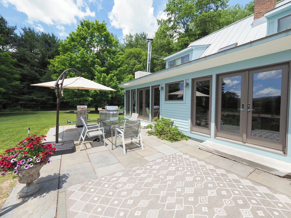 Charming 6 Bdrm Countryside Stay