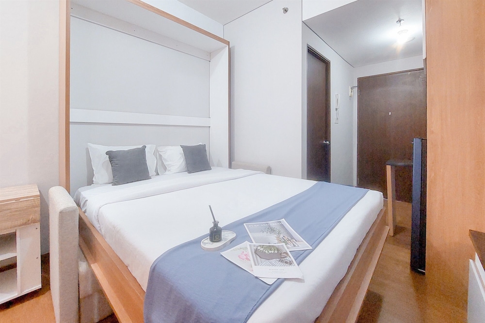 Restful And Cozy Studio At Transpark Bintaro Apartment