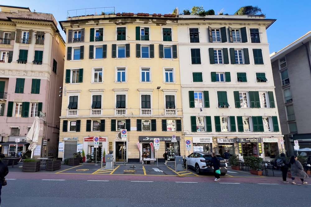 Lovely Flat In Genova Historic Center B