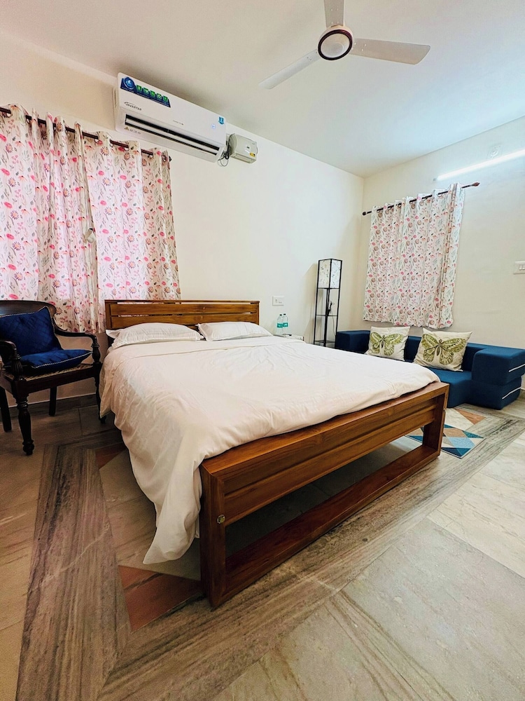 The Haven by Oshara Modern Kerala 3bhk AC Wifi Family Near Fort Kochi Parking