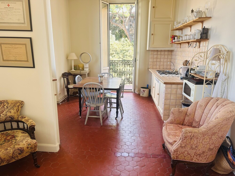 Charming 2 Bed Apartment With Balcony Located in Cannes Old Town Easy Walk to the Palais and Beaches - 120