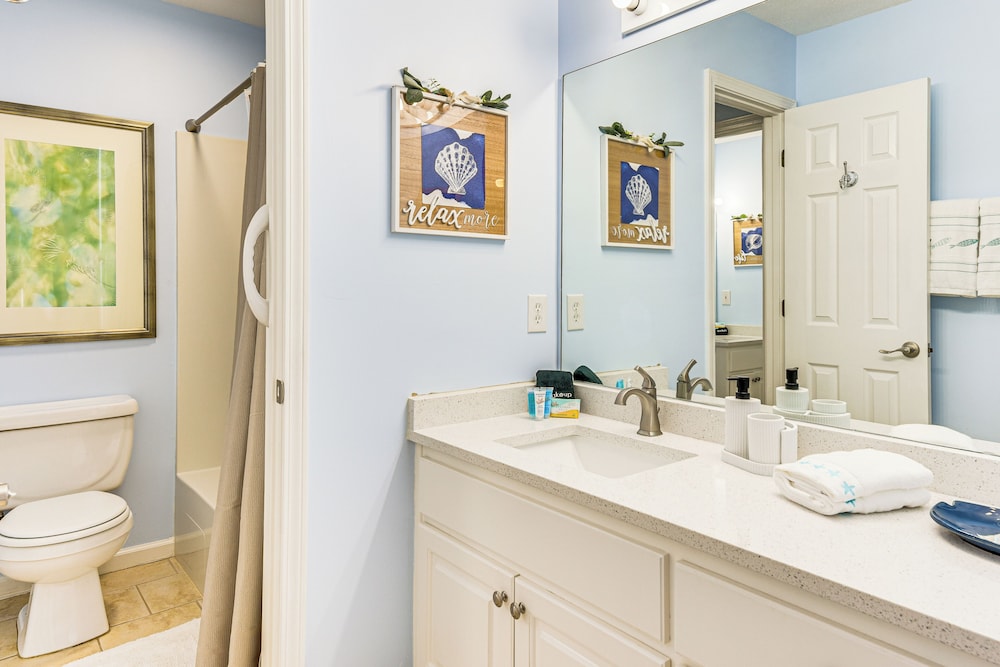 Walk to Pool & Beach: PCB Resort Getaway w/ Porch