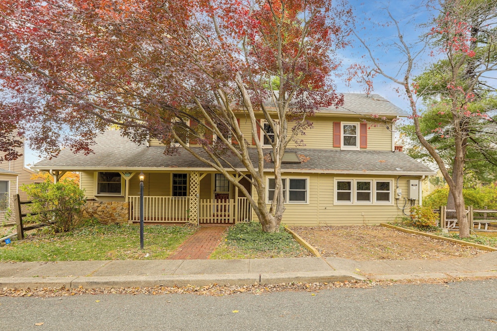 Updated Getaway w/ Sauna & Yard in Bloomsbury!