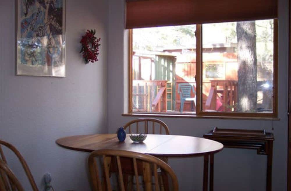 Hotel Elden Trails Bed and Breakfast - Image 1