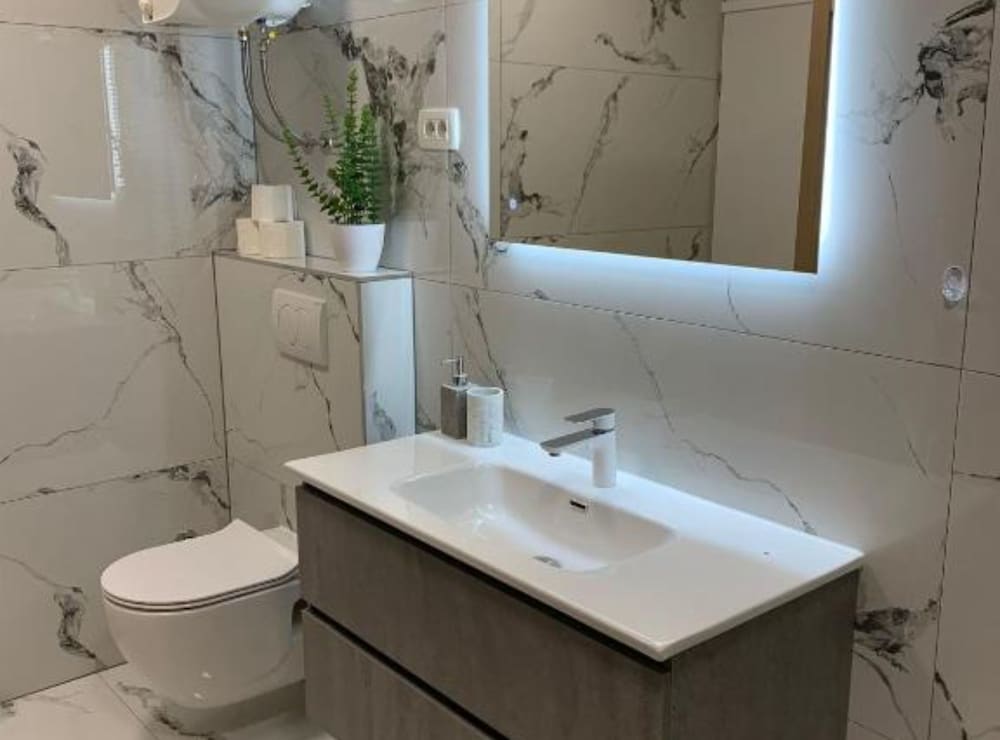 Luxury Apartment Ivo With Jacuzzi Near the Beach