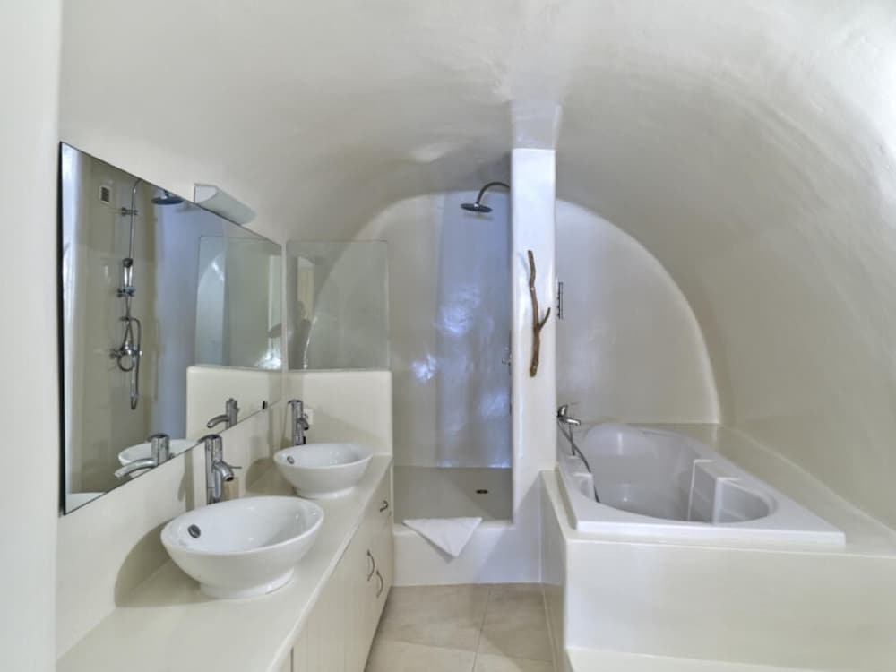 Sunset View Villa Santorini With Outdoor Jacuzzi