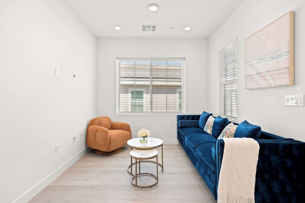 Stylish 3BR Oasis in Palm Desert Near El Paseo Zoo