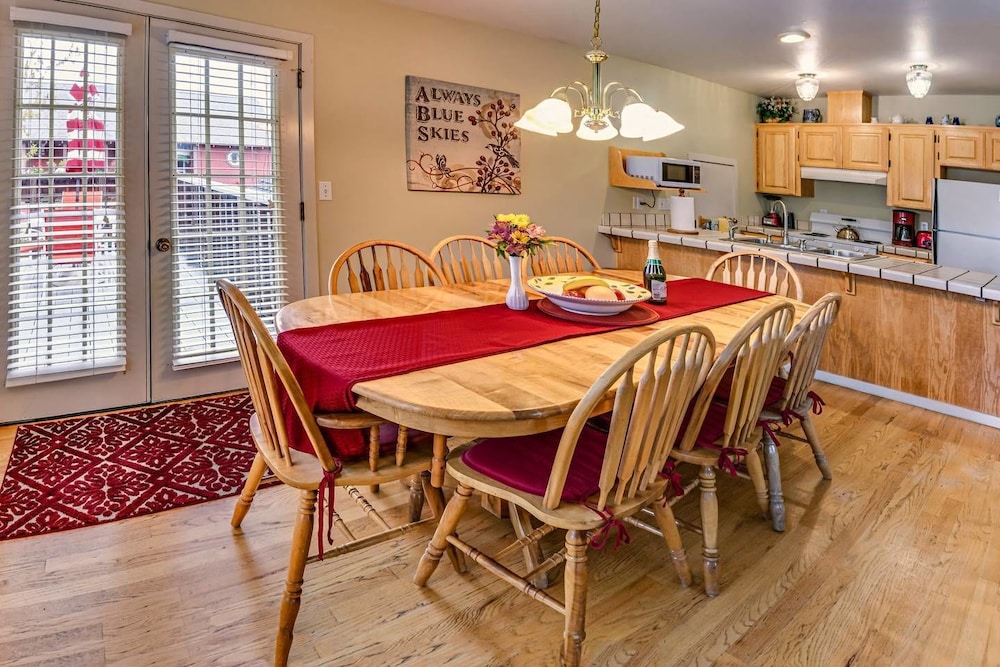 Oak Tower Townhouse-1.5 Blocks to OSF view 5