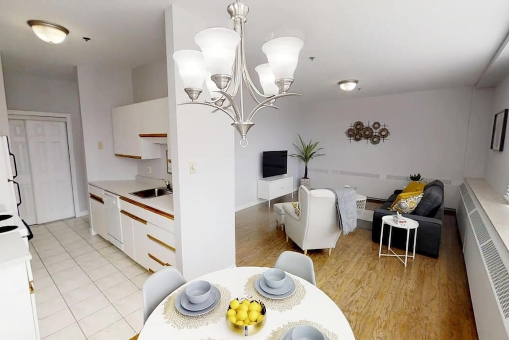 Saint John Vacations - Cozy Condo the Heart of Uptown 2-bed Coffee tea - Property Image 1