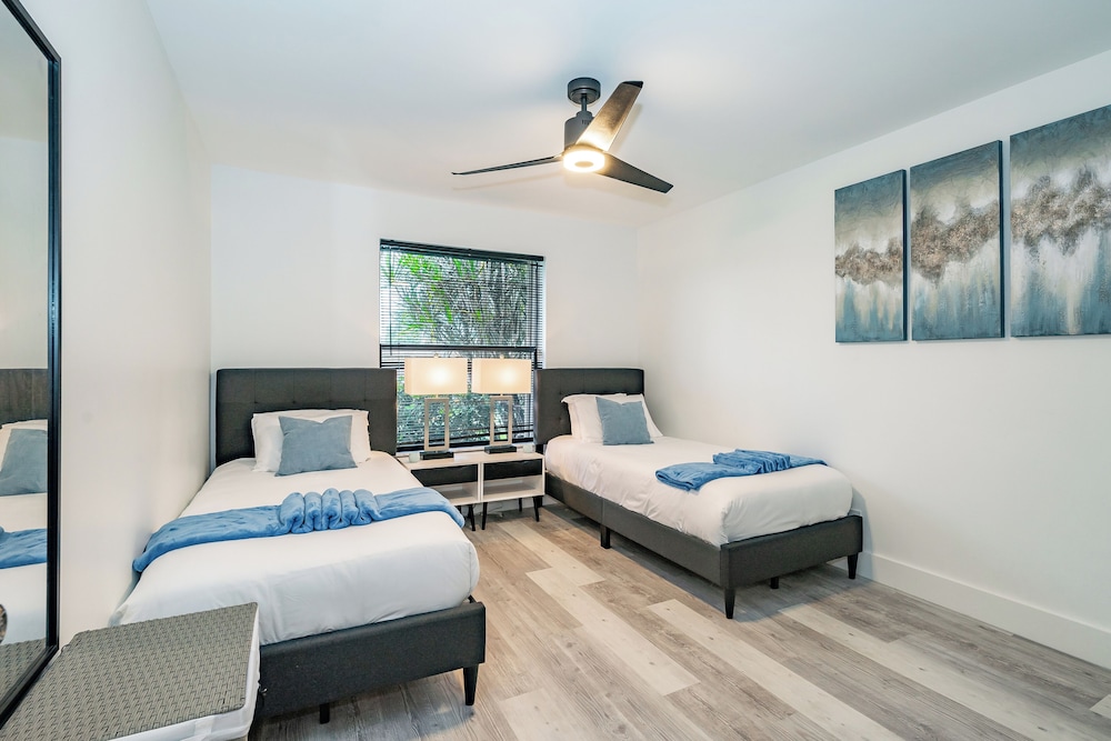 Fox Island Heated Spa - Downtown & Beach