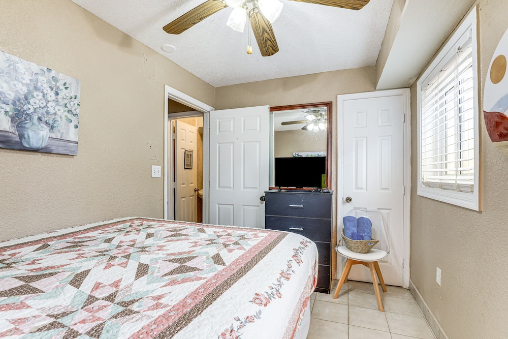 Pet-friendly Lilburn Duplex w/ Patio & Grills!