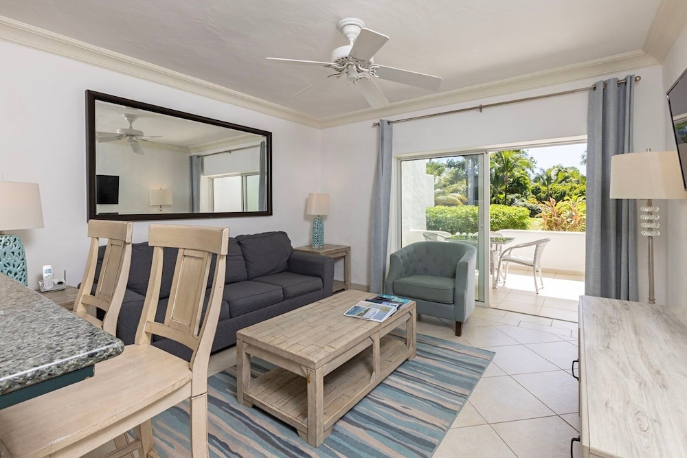 Glitter Bay Estate 112 2 Bedroom Apts