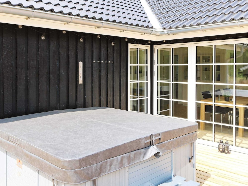 8 Person Holiday Home in Hadsund