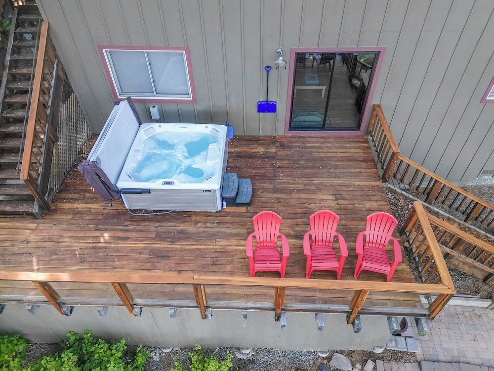 Tahoe Mountain Retreat Sleeps 12!