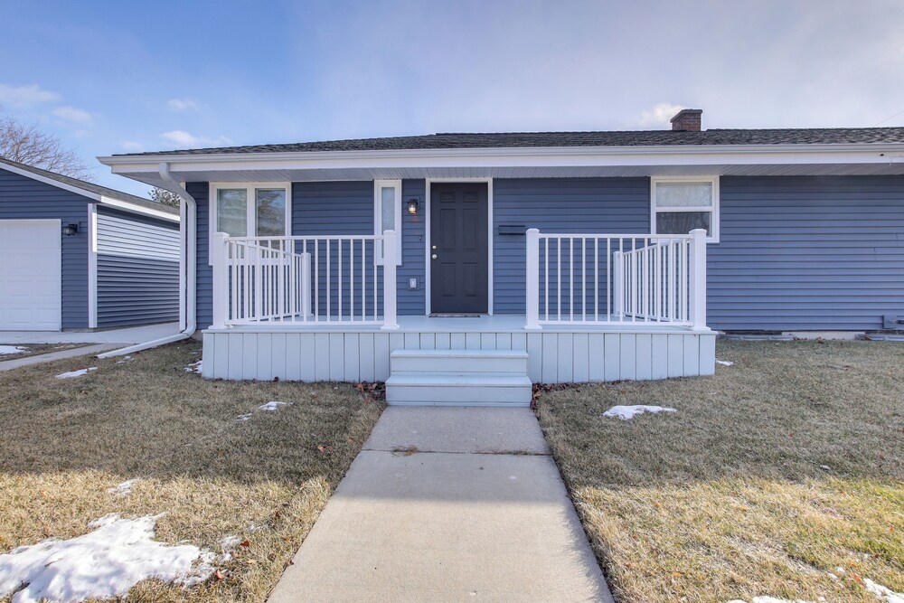 2 Mi to Lincoln Park Zoo: Family-friendly Home