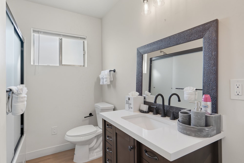 Relaxing Paradise Hills Retreat 4 Bedroom Home