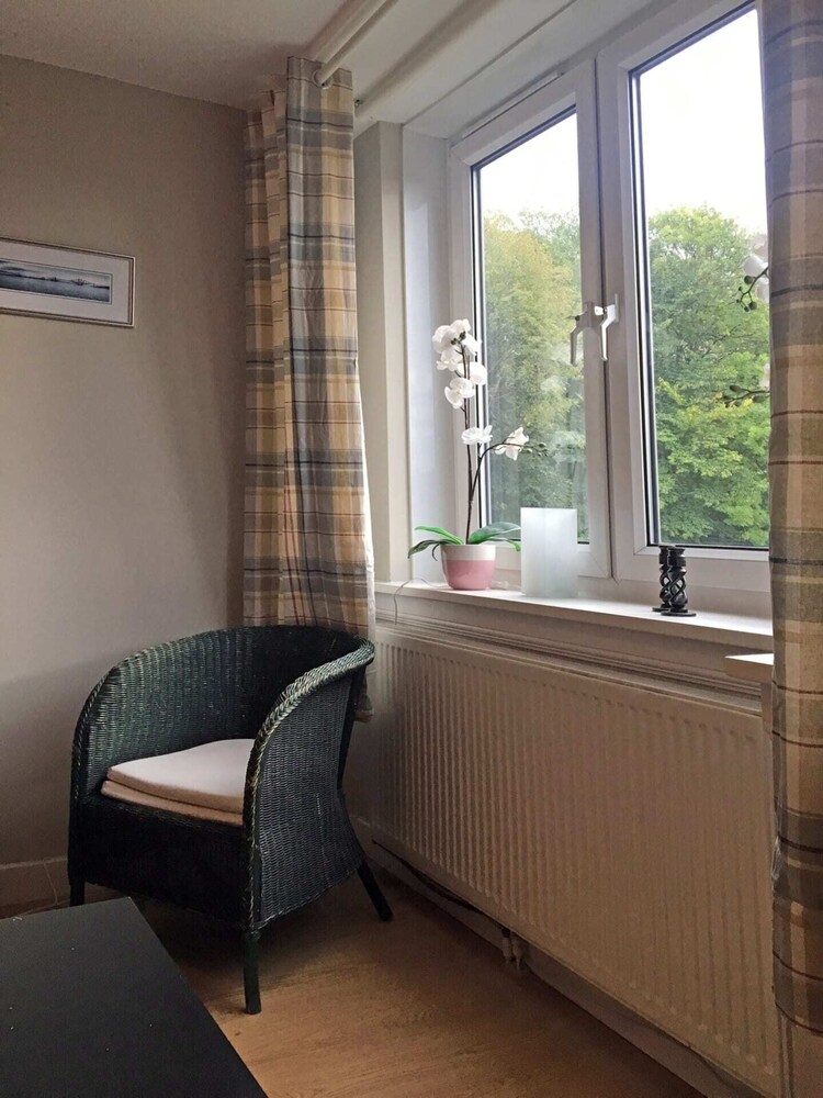 Bright, Spacious 2 Bedroom Apartment in Stockbridge view 3