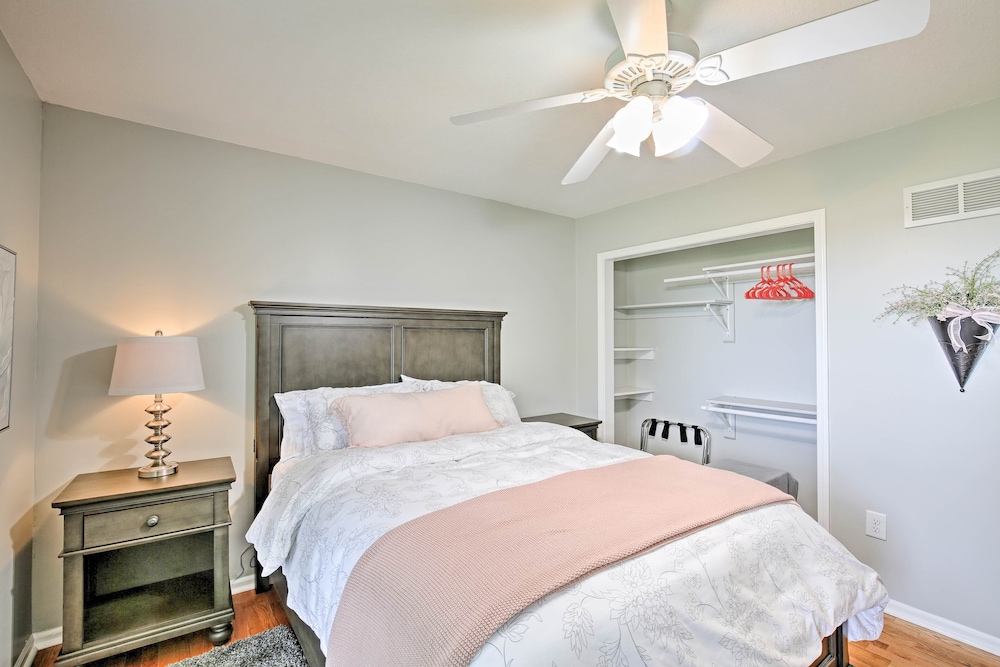 Modern Excelsior Springs Home w/ Deck & 3 Acres!