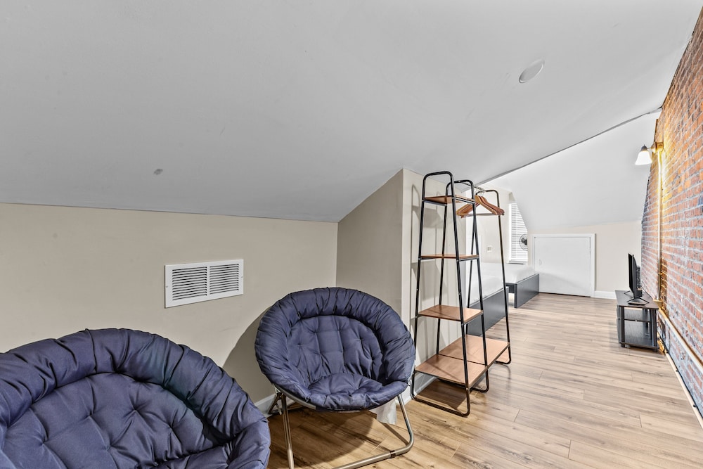 St Louis Vacations - Alluring City Escape Right JZ Vacation Rentals - Property Image 19