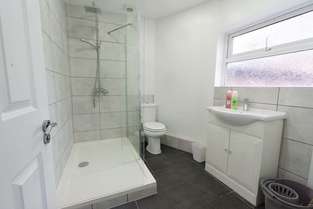 City Centre Modern 4 Person Apartment