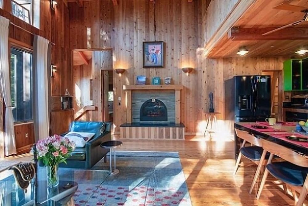 The Sonoma Treehouse 3 Bedroom Home by RedAwning view 3