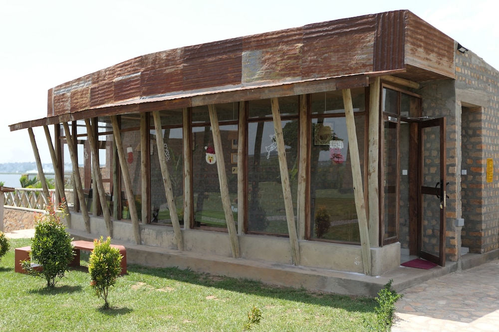 Buvi Lodge