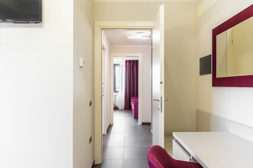 Lual Bleisure Hotel