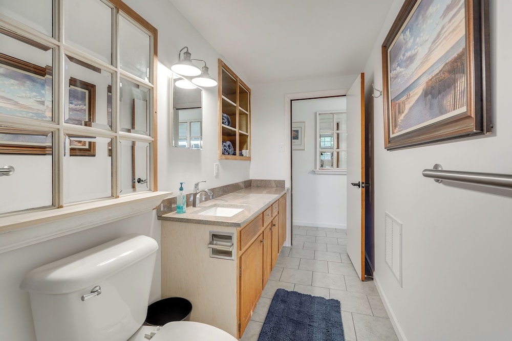 4 Mi to Uptown! Quiet Greenwood Stay w/ Patio