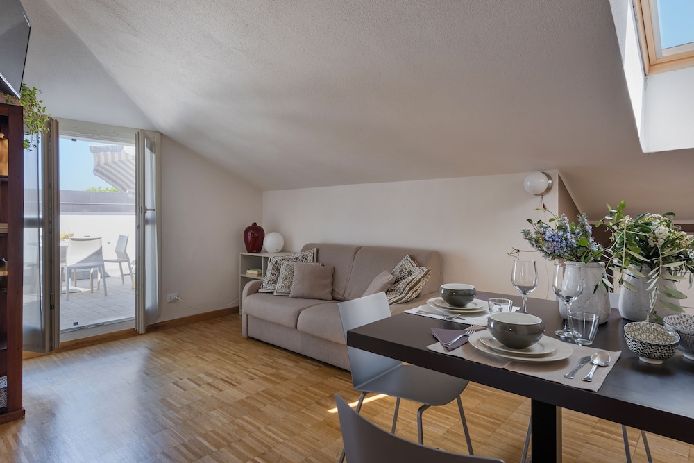Vialeromadodici Rooms & Apartments