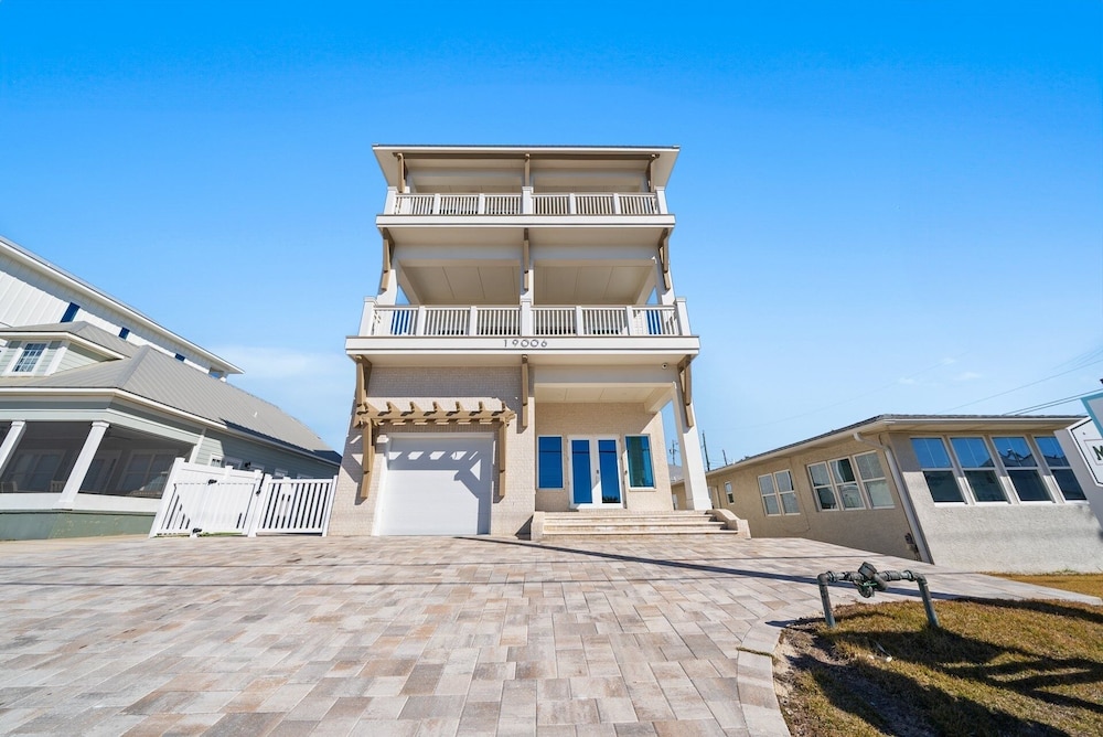 Pink Tequila Sunrise 7 Bedroom Home