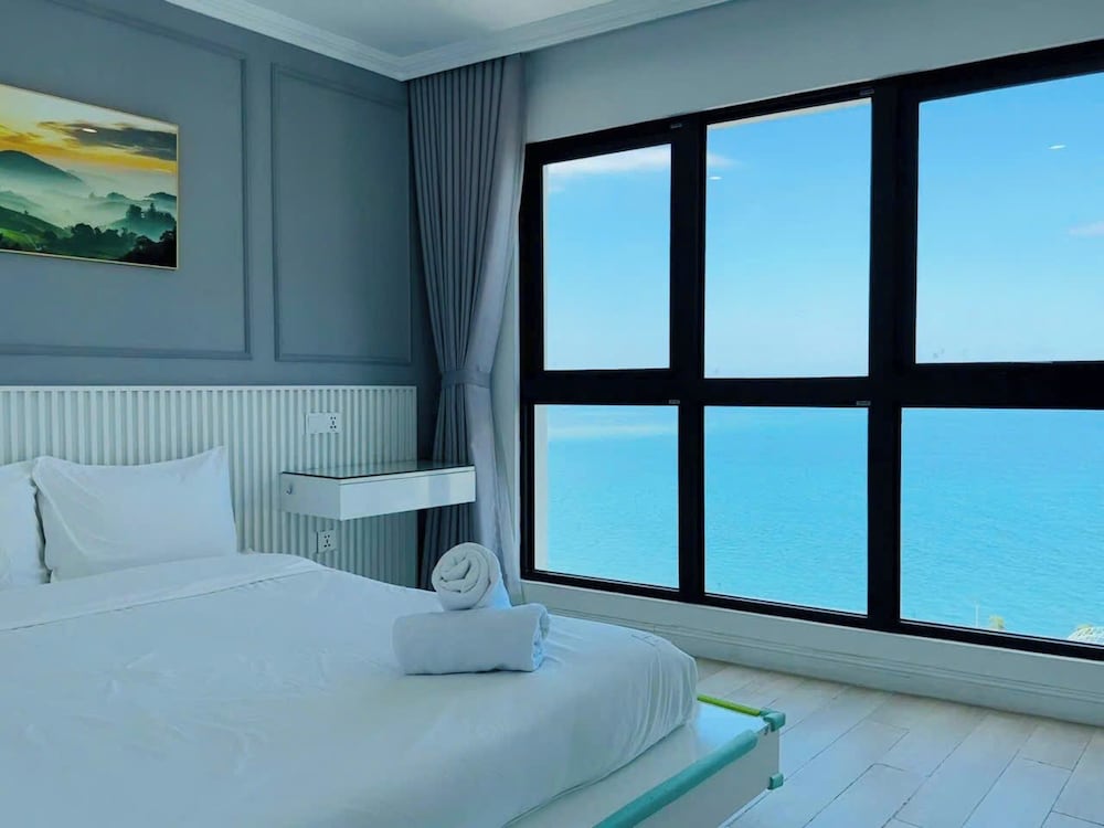 Gold Coast Balcony Serviced Apartment