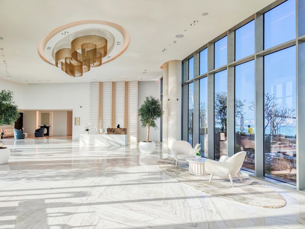 Exclusive Sea View Apartment on the Arabian Gulf