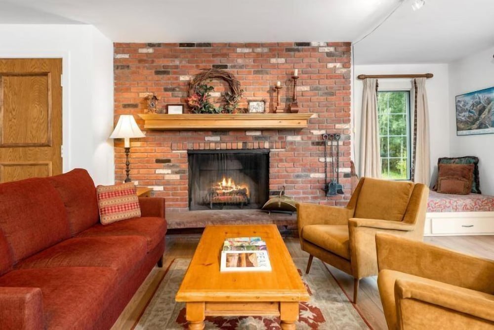 2 Bedroom Mountain Condo in Vail Village at Gondola One