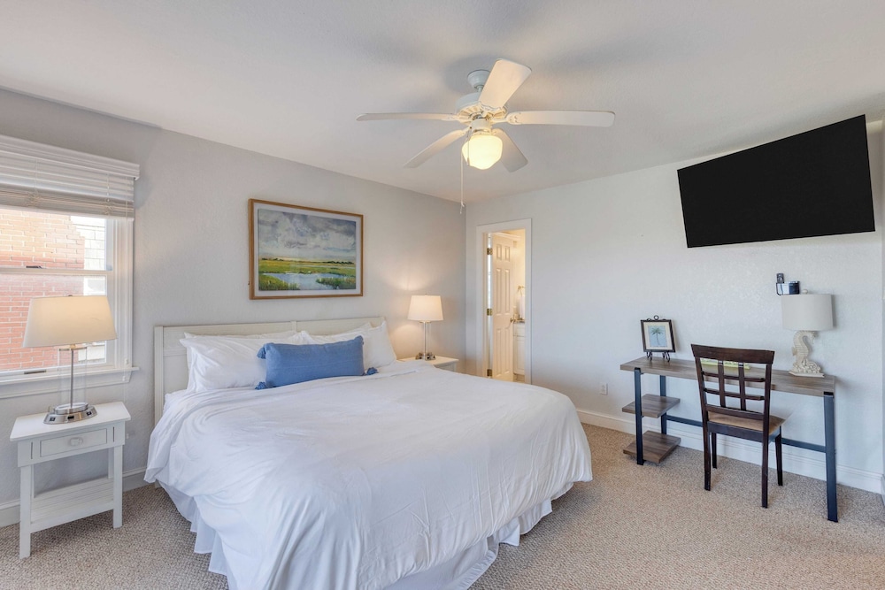 Sleeps 28 Beachfront w/ Pool, Hot Tub, Game Room Atlantic Watch by Avantstay