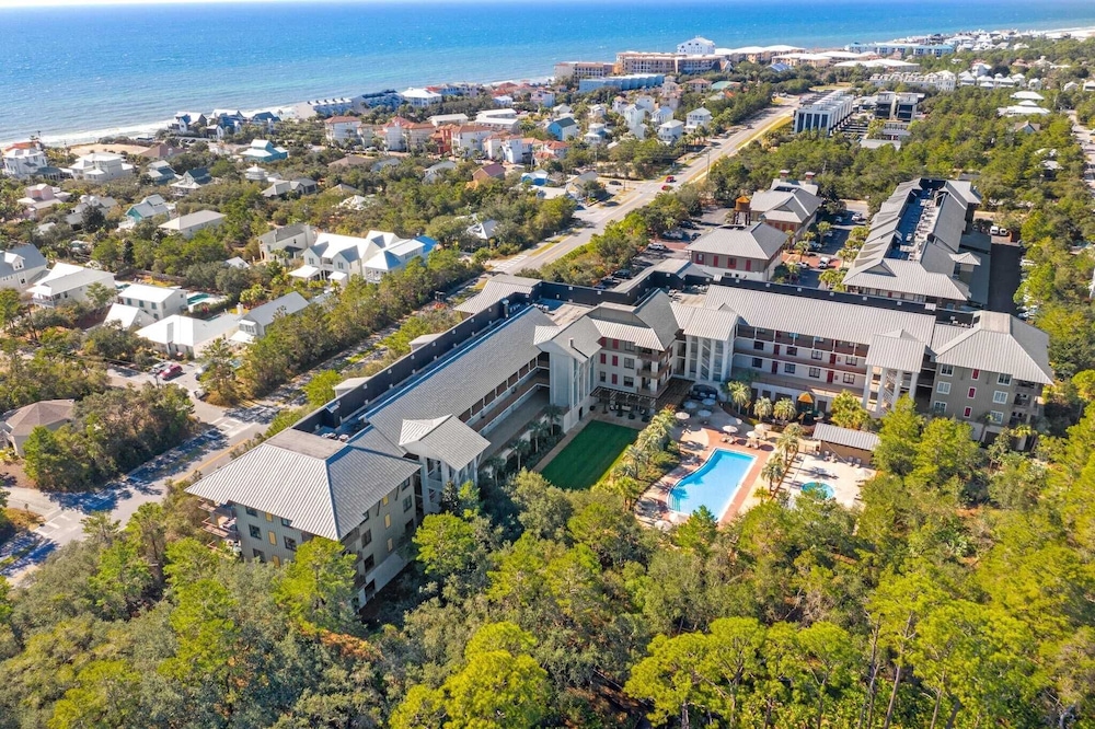 Salty Air & Blue Mountain Flair 3BR Condo w/ Pool, Balcony & Beach Access!