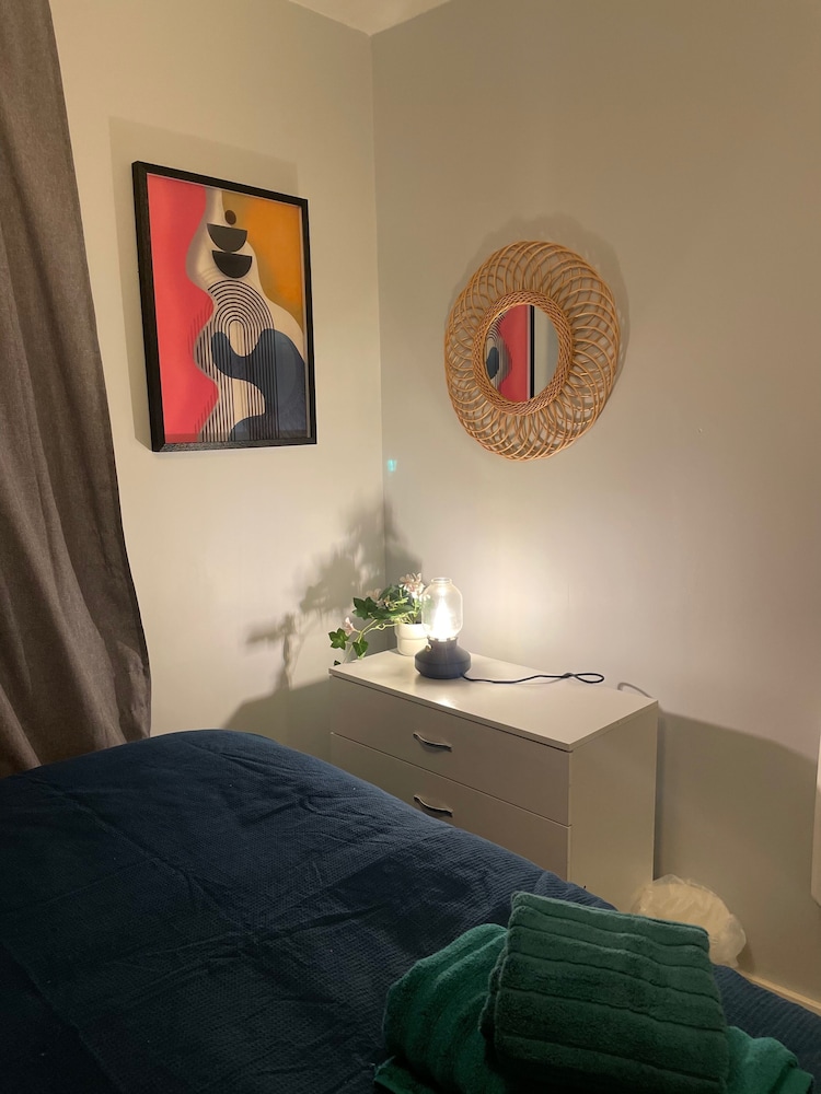 Stylish Retreat - Sleeps 6 Terrace-2bedroom-petsok