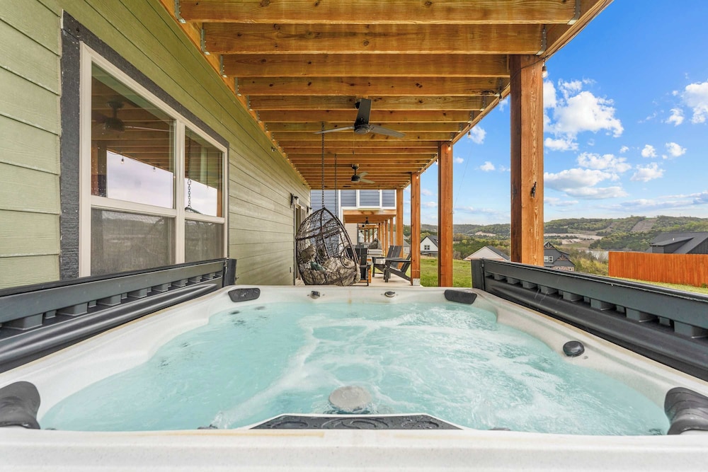Green Wood Getaway for 18